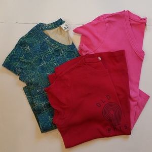 LOT OF 3 maternity t-shirts, size small